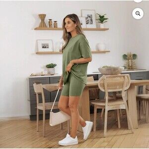 2 Piece Outfit for Women Lounge Set Oversized T-Shirt & Biker Shorts, Size Small